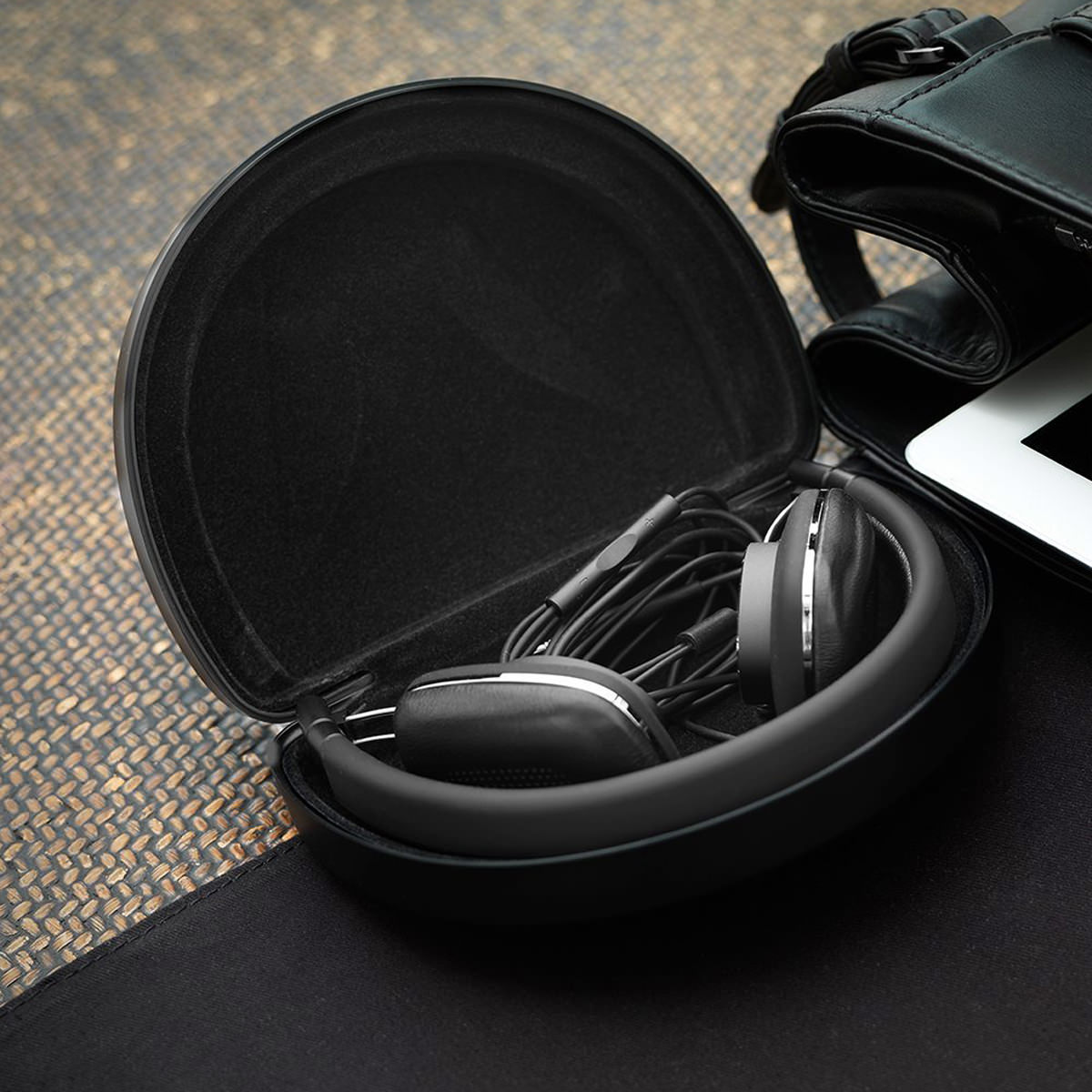 Bowers and wilkins headphones p3 hot sale