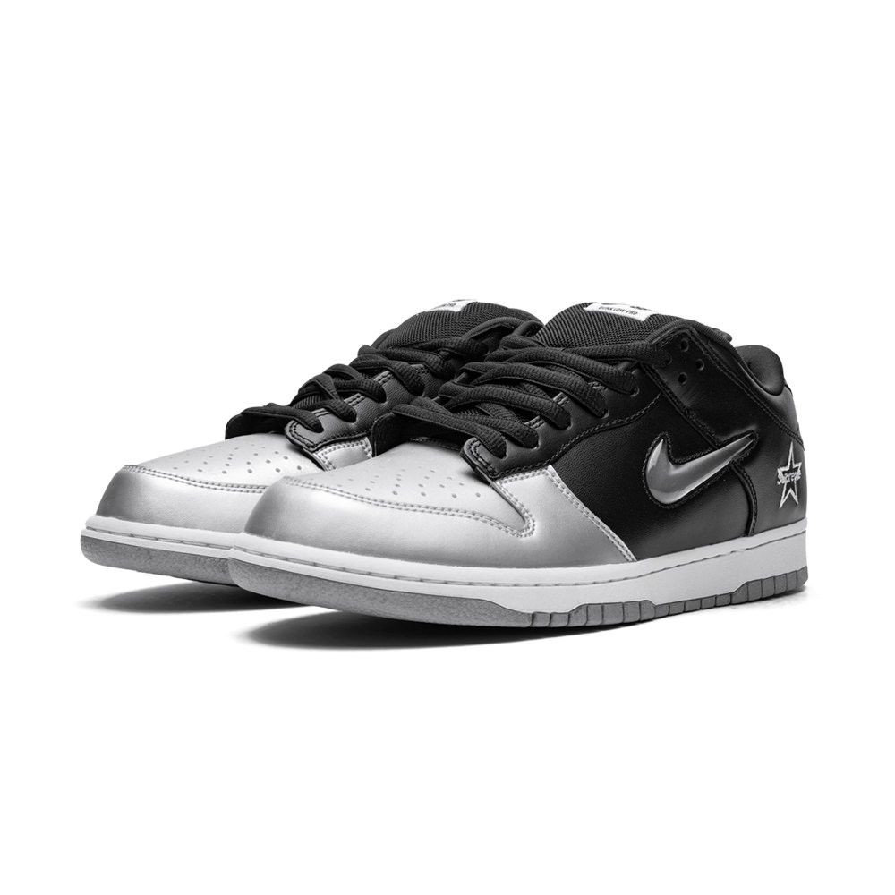 nike sb dunk low supreme jewel