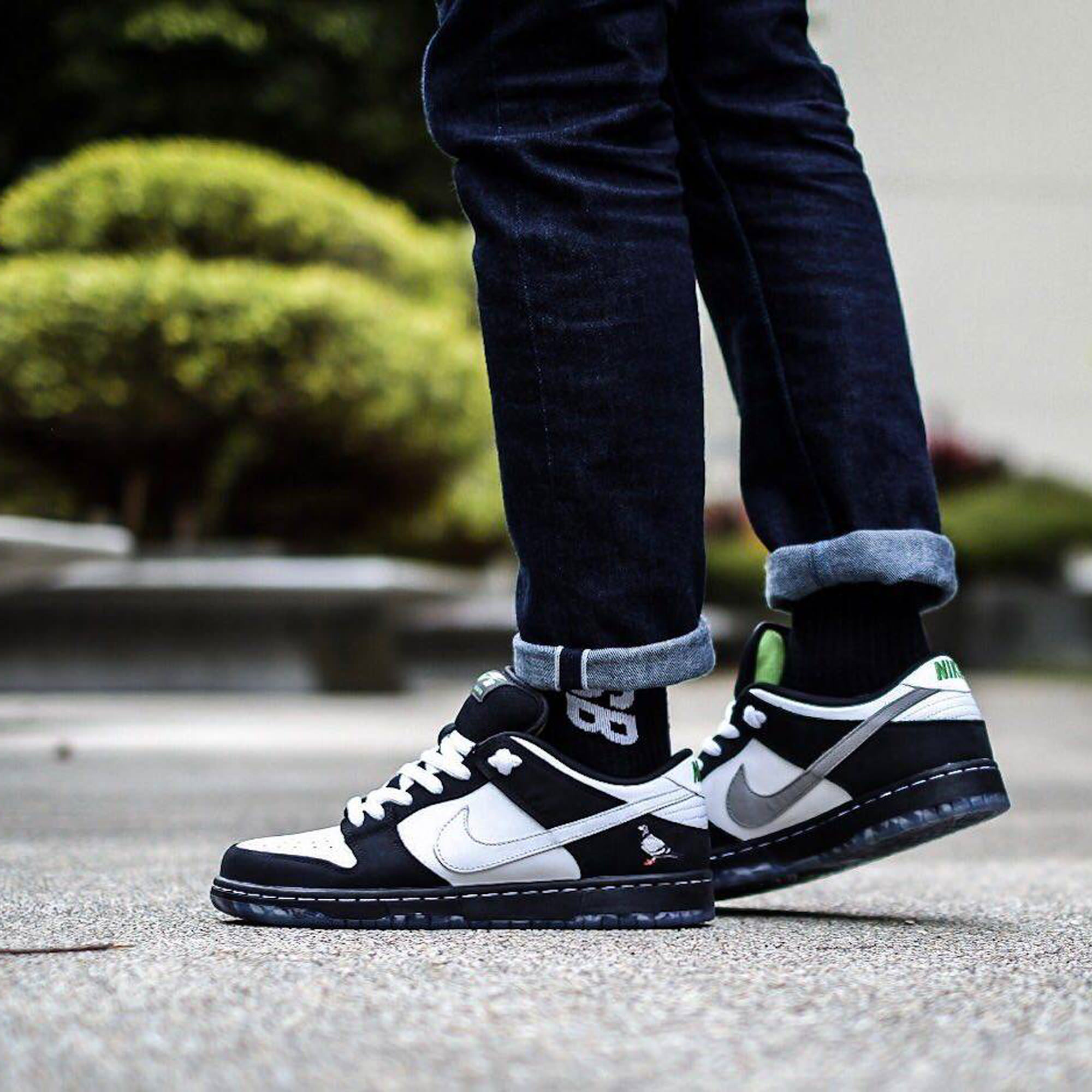 Nike SB Dunk Low Staple Panda Pigeon - OFour