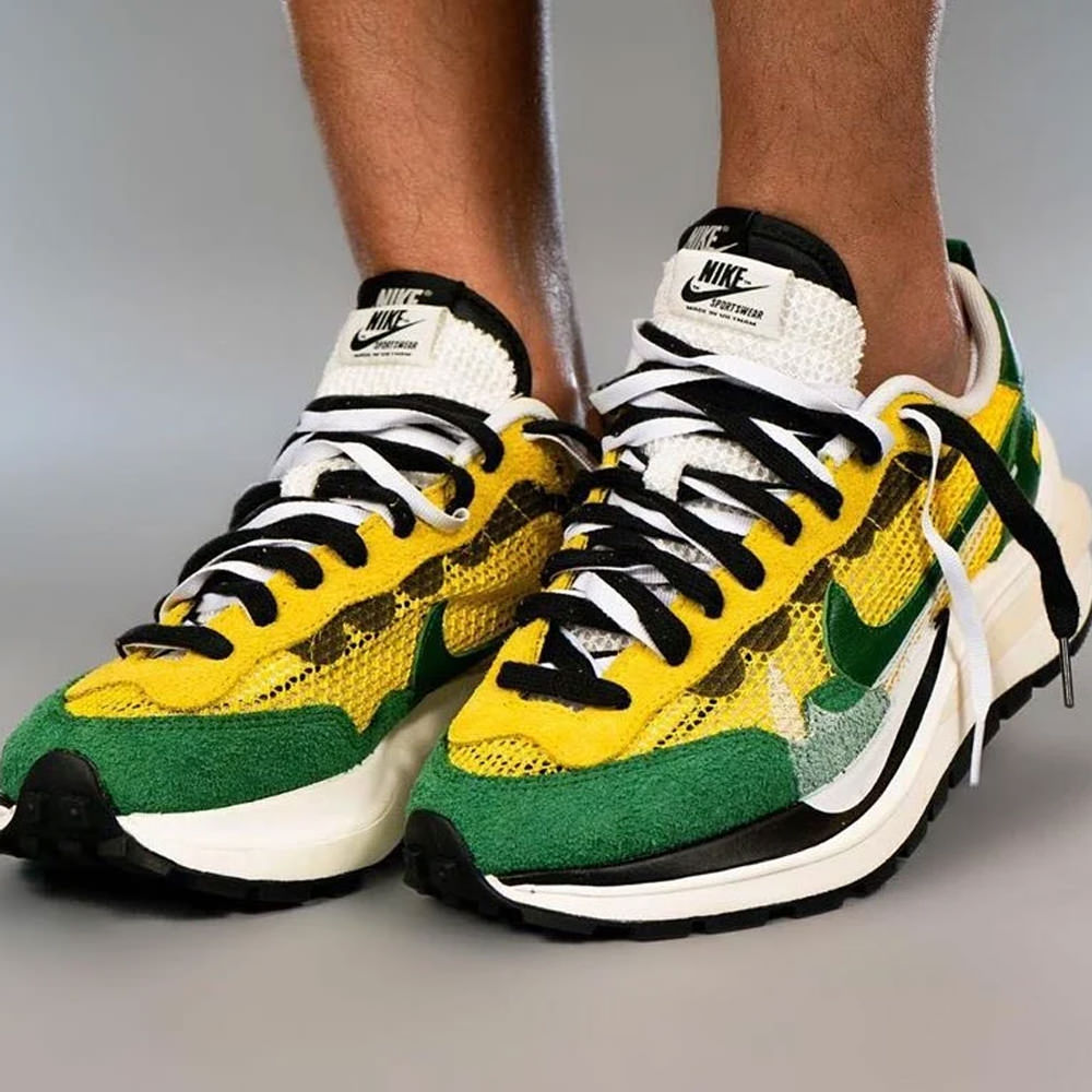 Nike Vaporwaffle sacai Tour Yellow Stadium GreenNike Vaporwaffle