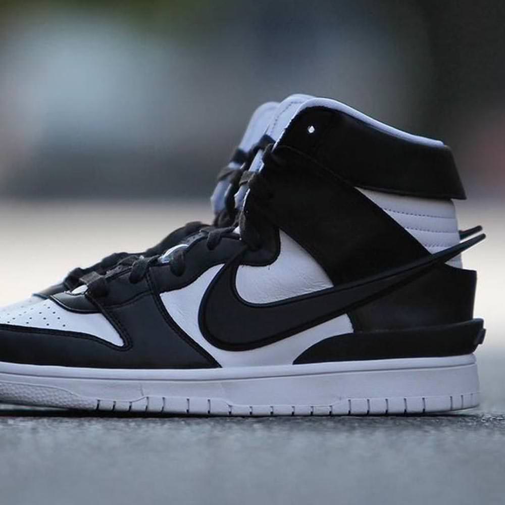 最新品得価NIKE DUNK HIGH AMBUSH BLACK WHITE スニーカー