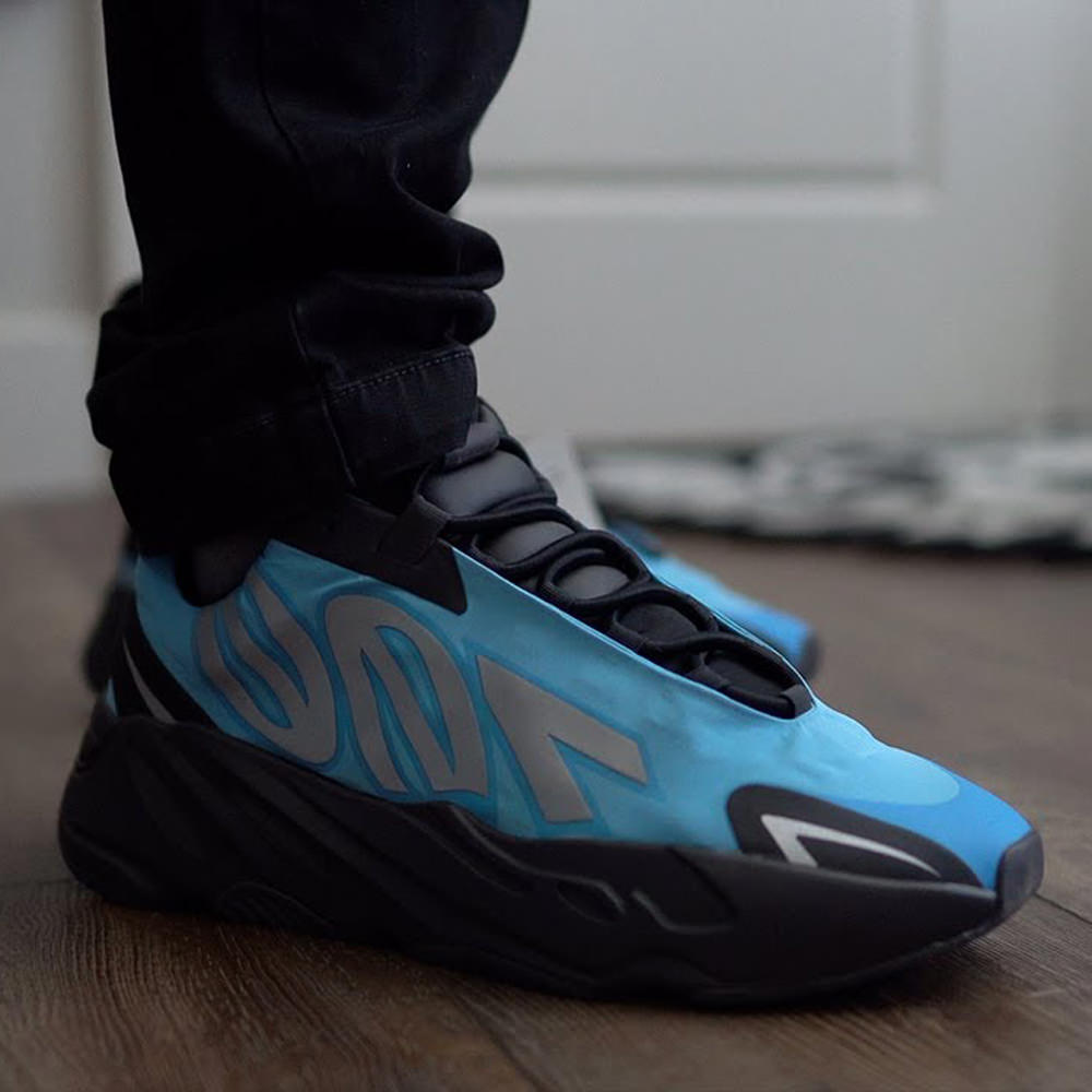 YEEZY BOOST 700 MNVN BRIGHT CYAN