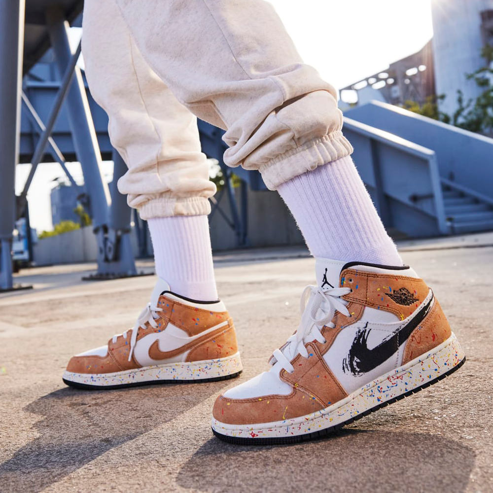 Jordan 1 Mid SE Brushstroke (GS)Jordan 1 Mid SE Brushstroke (GS) OFour
