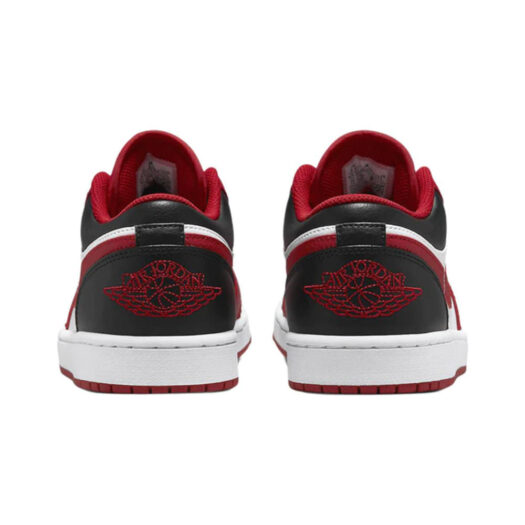 Jordan 1 Low Bulls