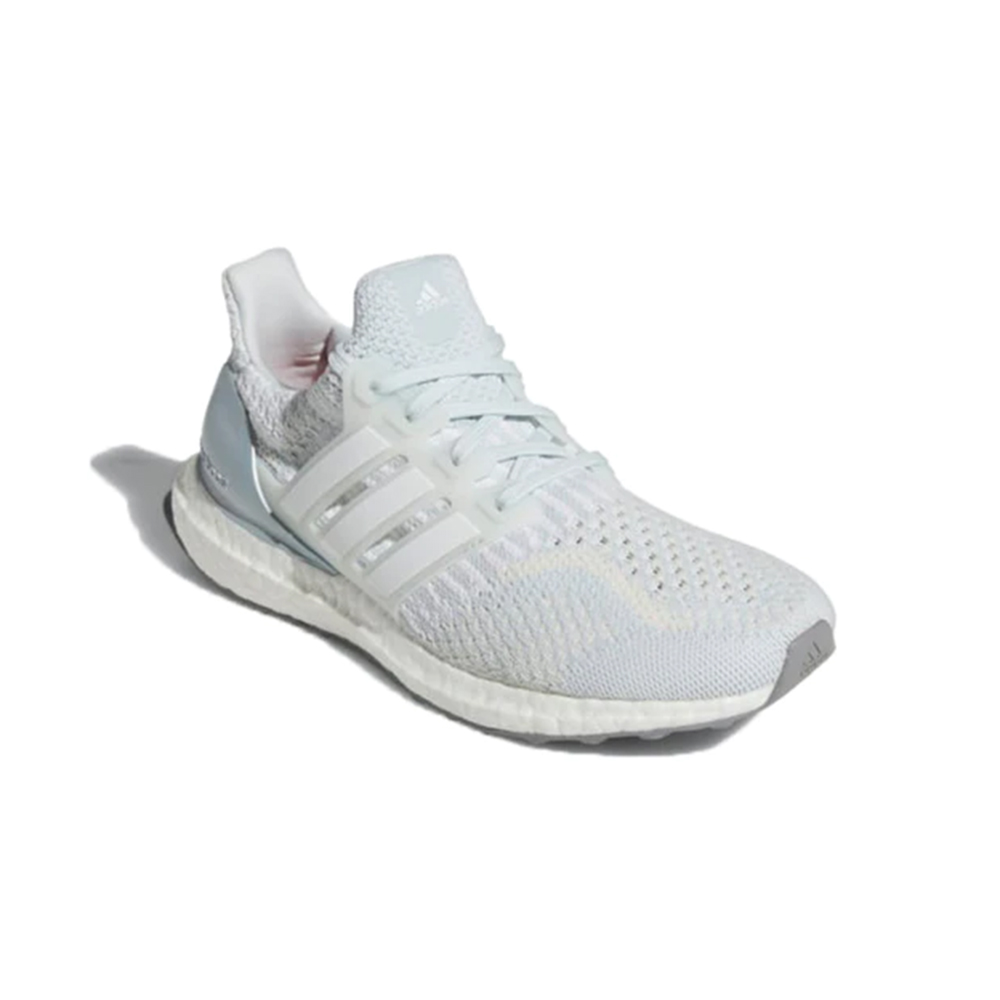 Ultra boost shop blue tint