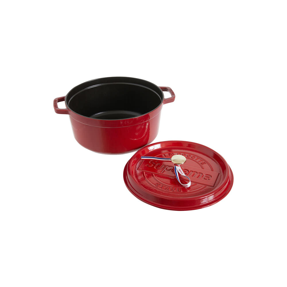 Supreme STAUB Round 5.5 Qt. Cocotte Red