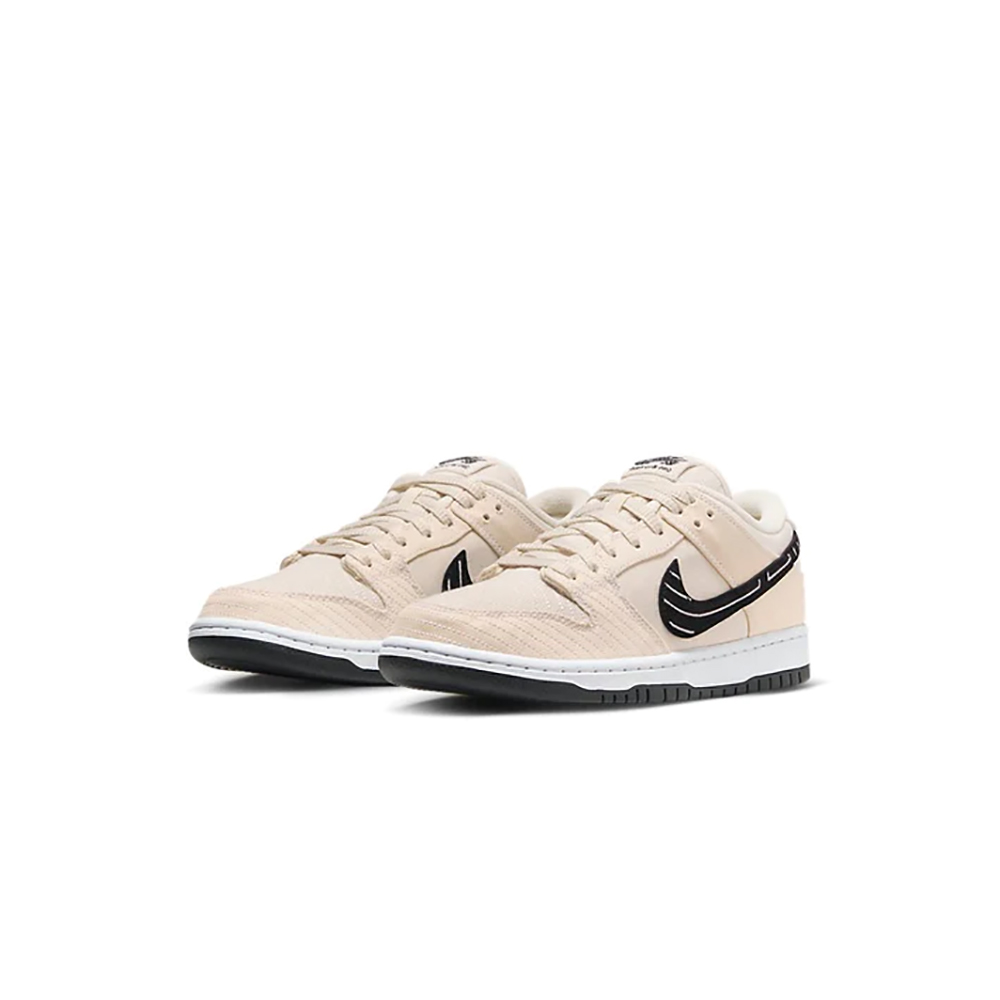 Nike SB Dunk Low Albino & PretoNike SB Dunk Low Albino & Preto - OFour